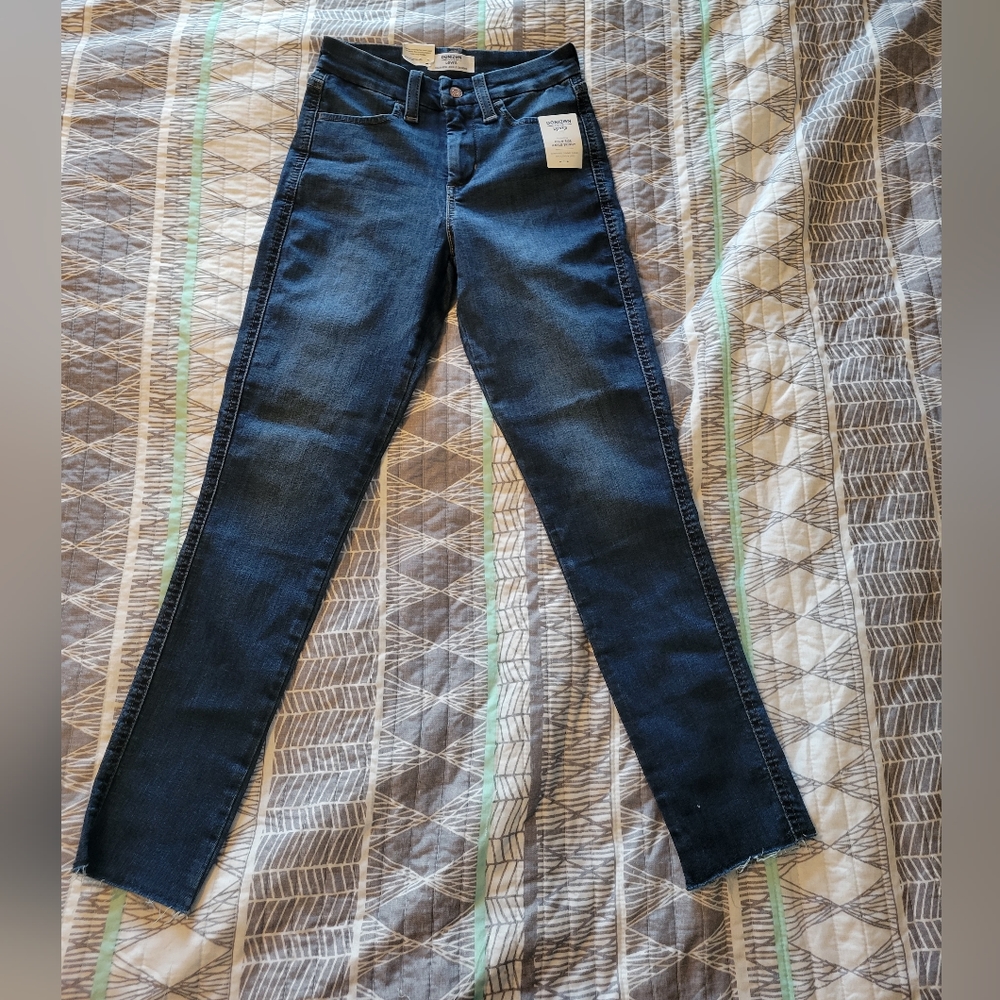 NWT Denizen Levi's High Rise Women Jeans - Dark Blue